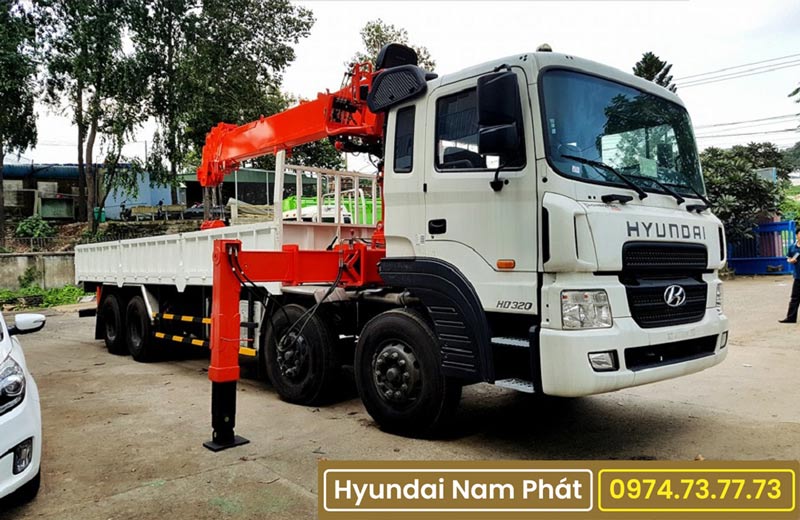 Xe Tải Hyundai HD320 4 Chân Gắn Cẩu Unic 5 Tấn 3 Khúc URV553